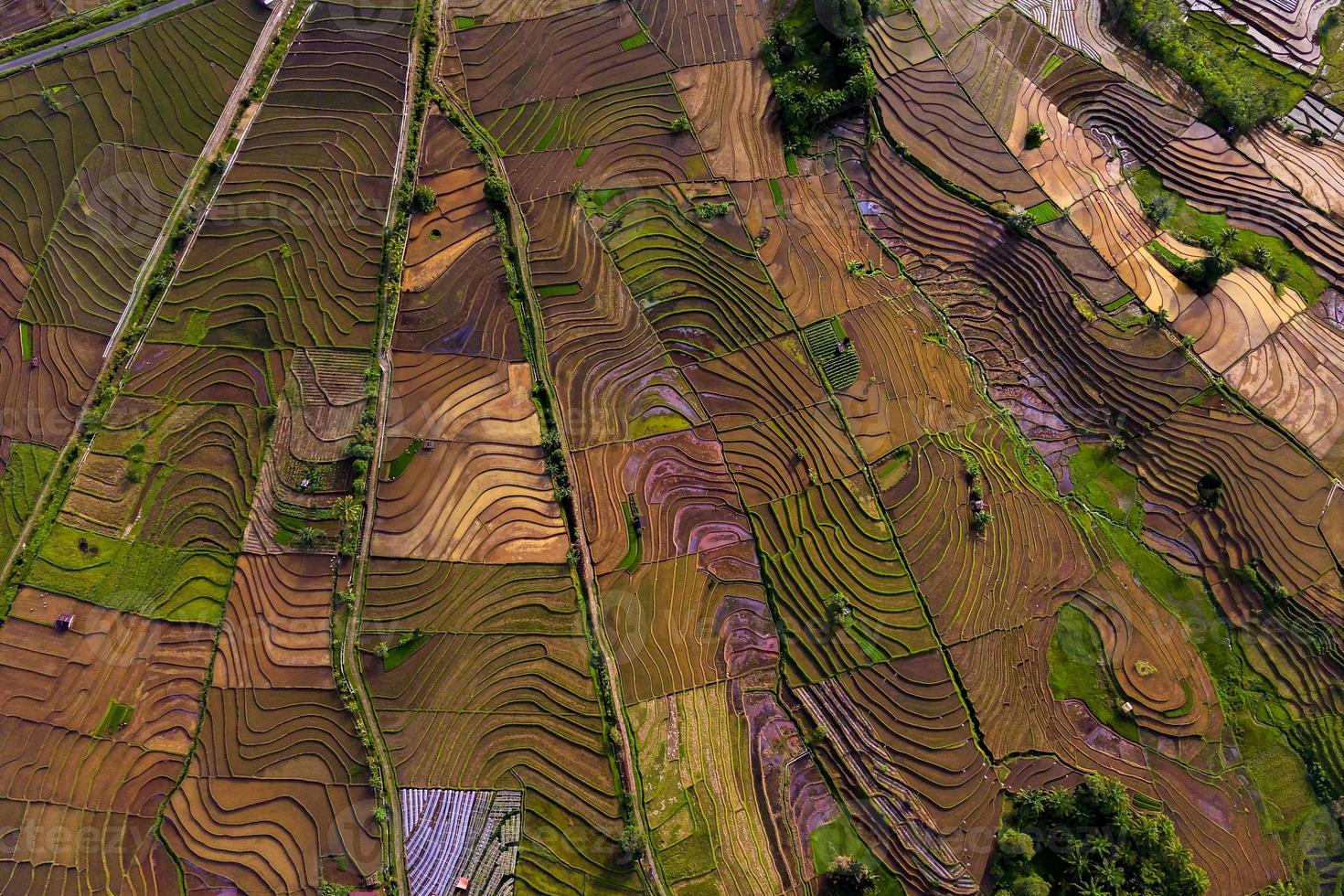 vista aérea de asia en la región más popular de indonesia con hermosas curvas foto