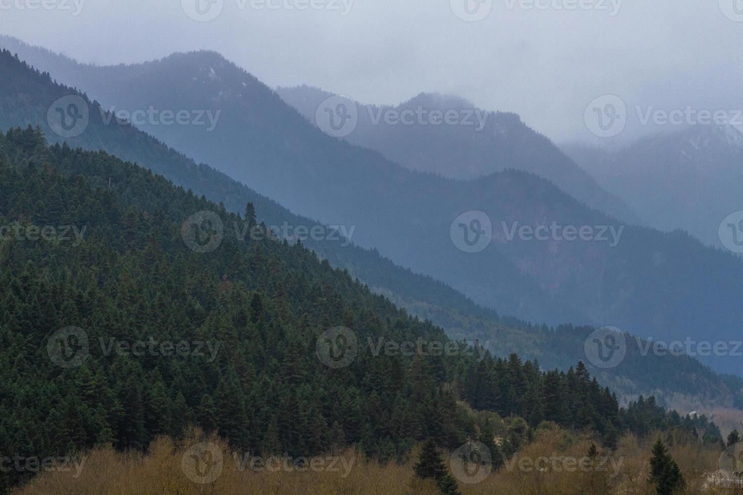 paisajes del parque natural tzoumerka foto