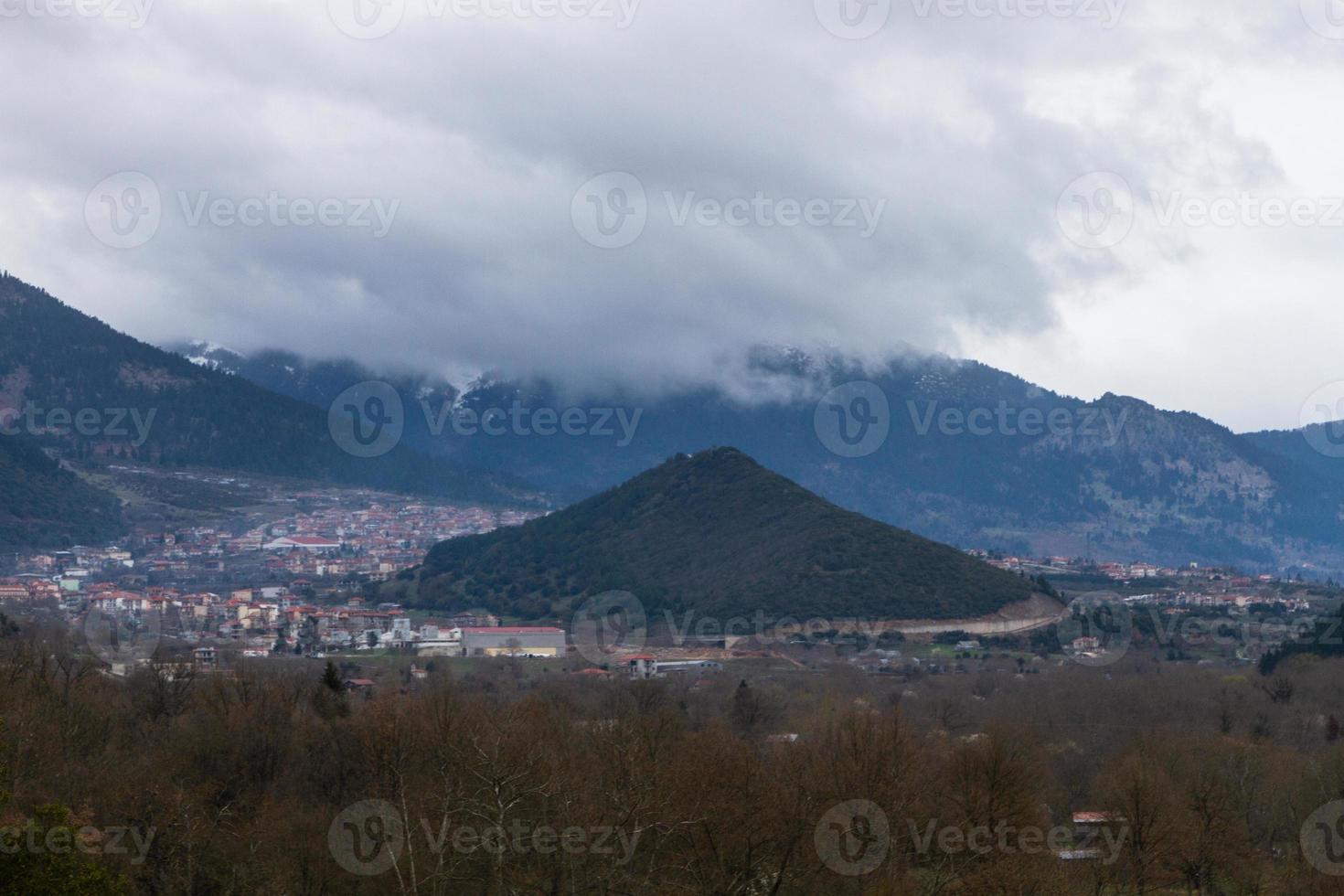 paisajes del parque natural tzoumerka foto