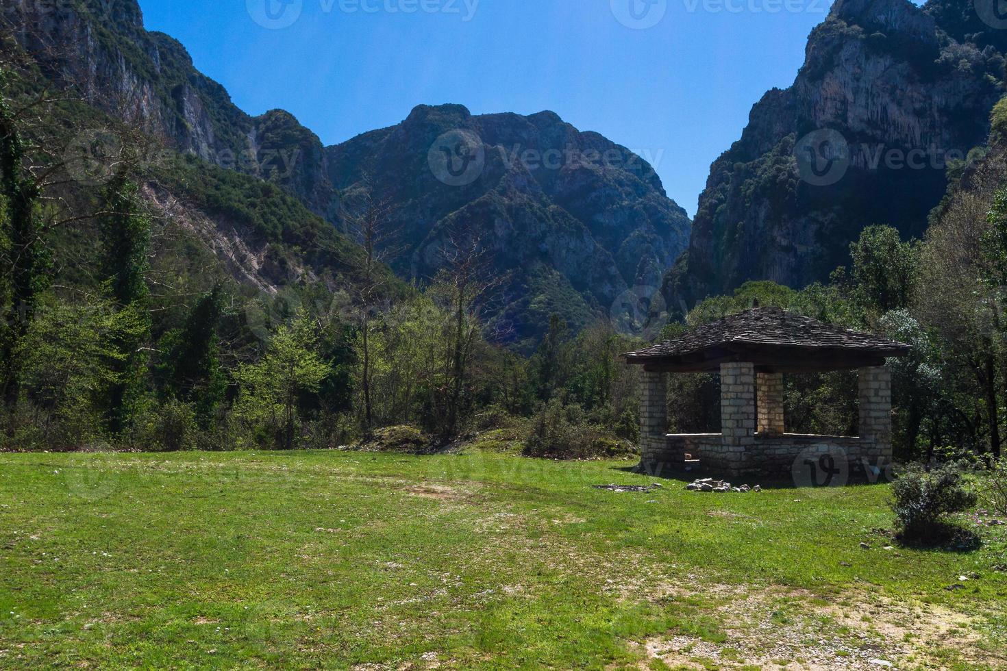 paisajes del parque natural tzoumerka foto