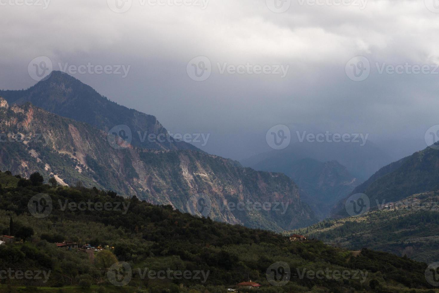 paisajes del parque natural tzoumerka foto