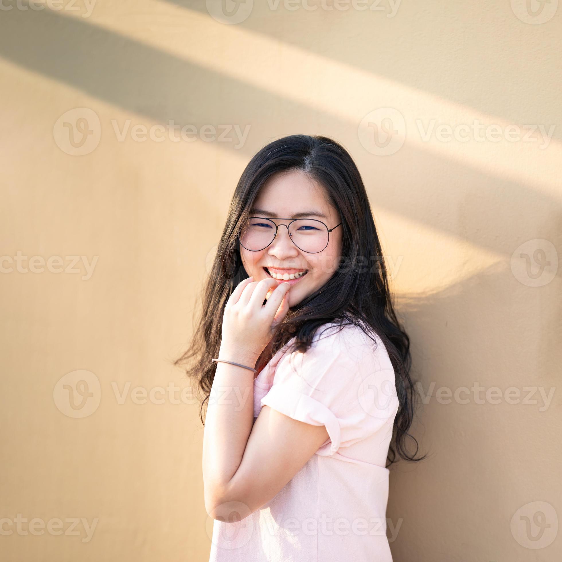 gafas jóvenes chino asiático foto