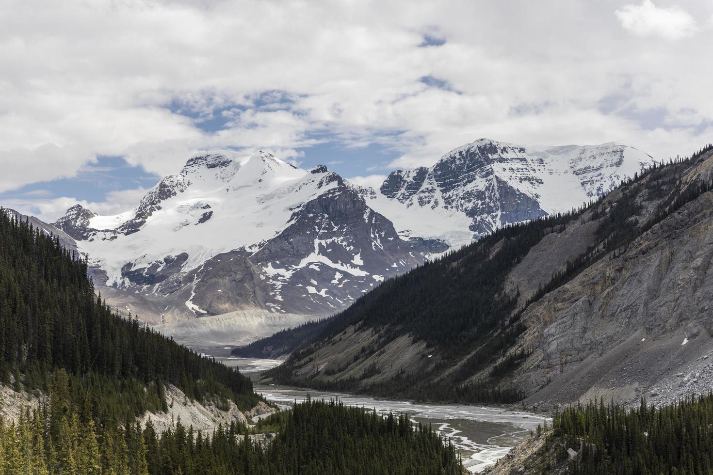 Columbia Icefield Mountains 17153922 Stock Photo at Vecteezy