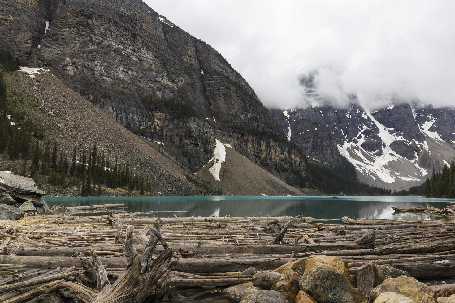 lago moraine, alberta, canadá foto