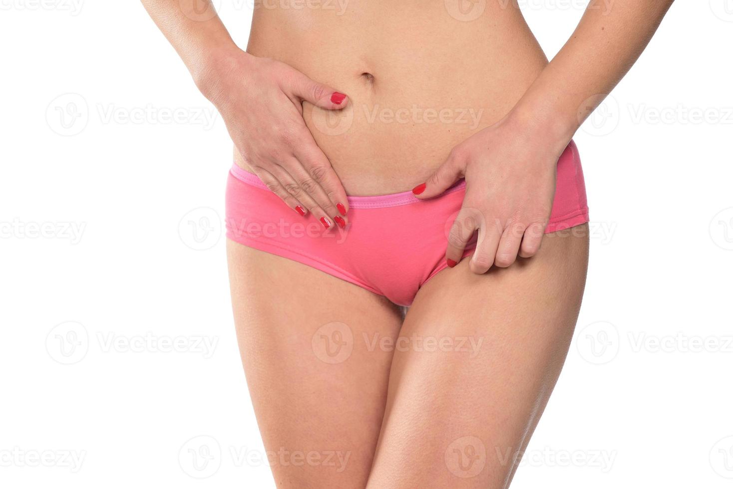 mujer joven con dolor de estómago doloroso. gastritis crónica. cólicos estomacales o menstruales foto