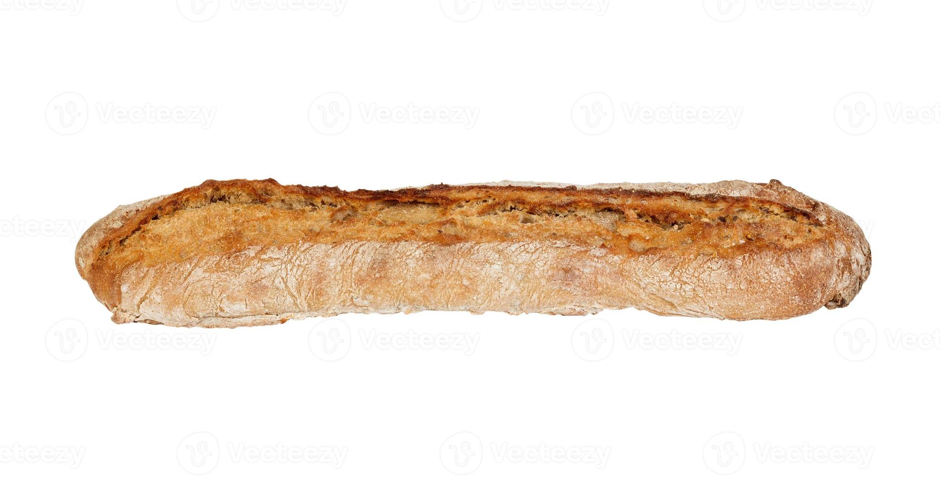 Vista lateral del pan rústico aislado sobre fondo blanco. foto