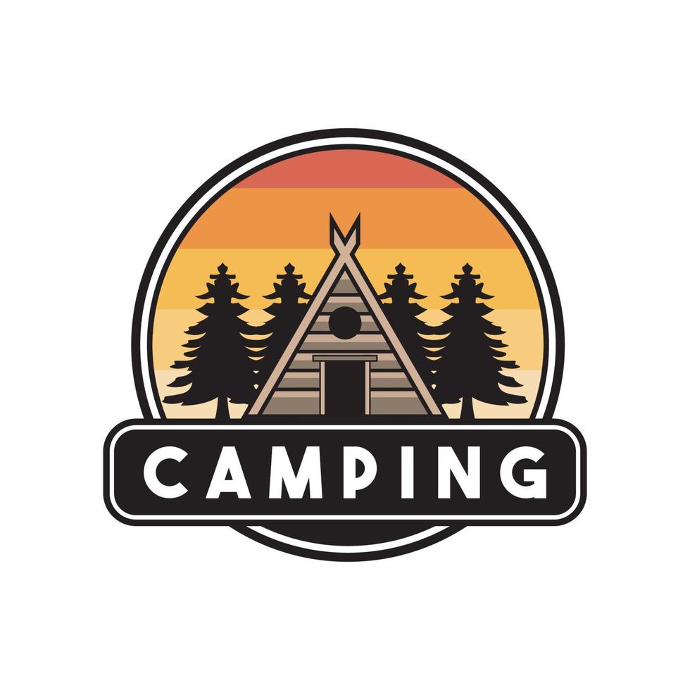 aventura de campamento de montaña en vector de inspiración de diseño de logotipo de bosque