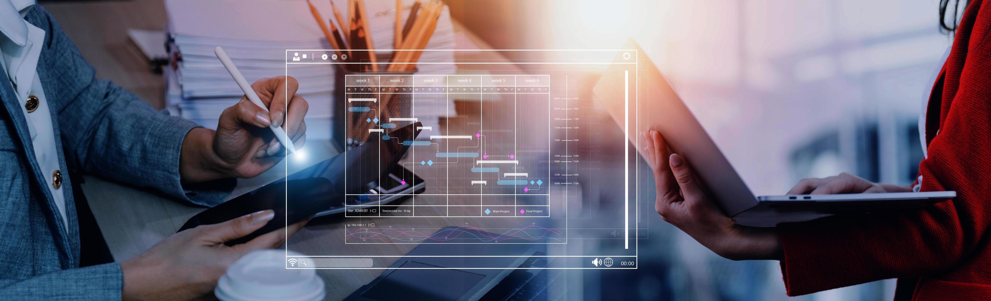 analista que trabaja con computadora en análisis de negocios y sistema de gestión de datos para hacer informes con kpi y métricas conectadas a la base de datos. estrategia corporativa para finanzas, operaciones, ventas, marketing foto