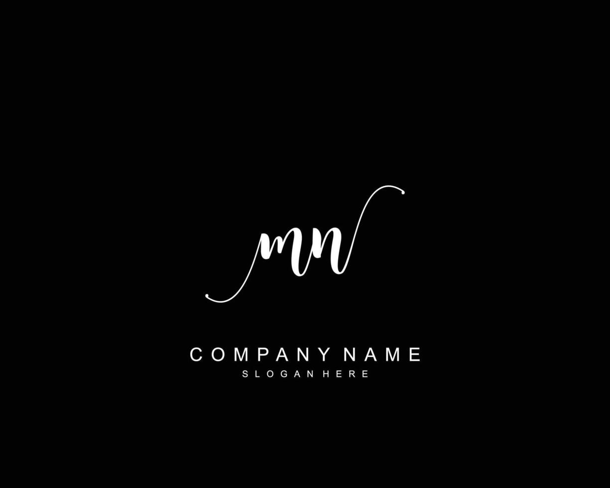 monograma de belleza mn inicial y diseño de logotipo elegante, logotipo de escritura a mano de firma inicial, boda, moda, floral y botánica con plantilla creativa. vector