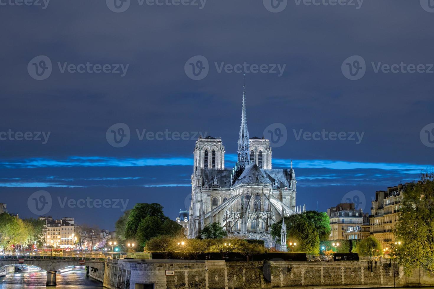 notre dame paris night view photo