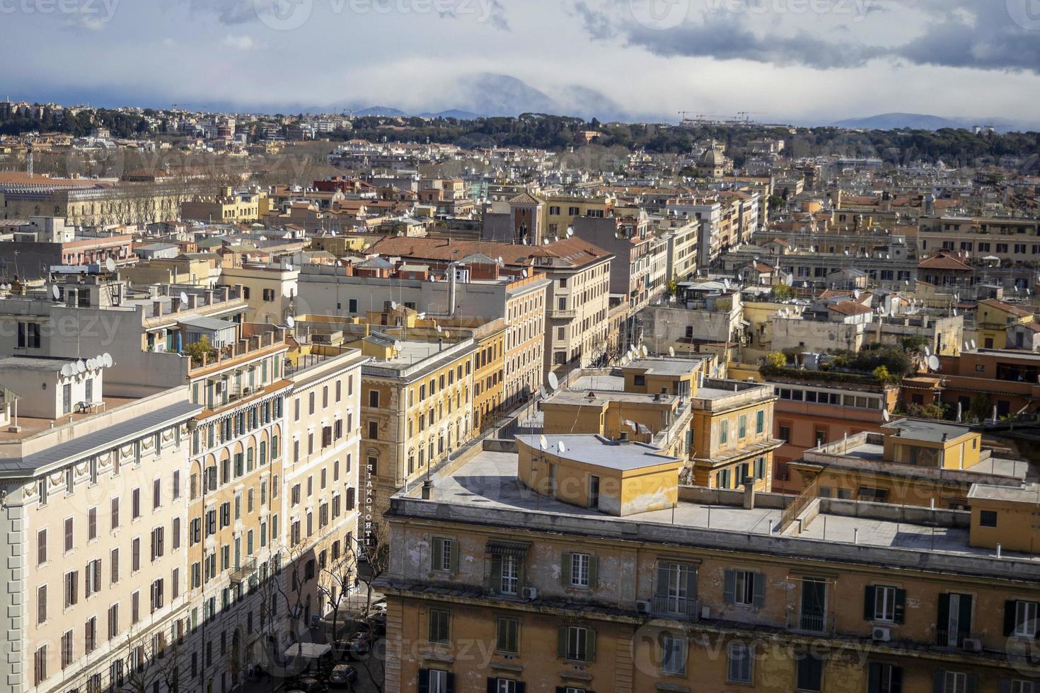 vista aérea de roma paisaje urbano desde el museo del vaticano foto