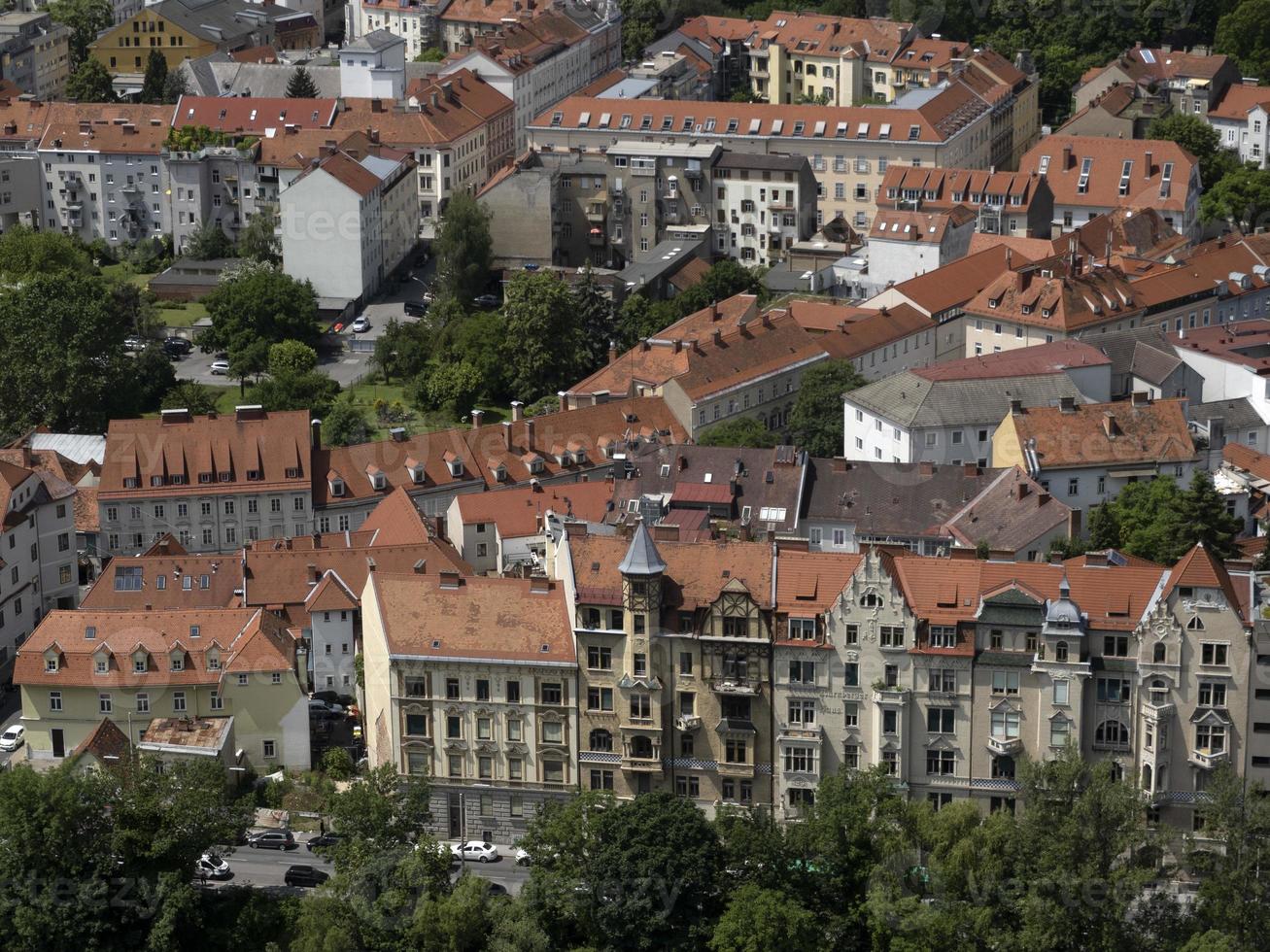 panorama aéreo de graz austria desde la torre del reloj foto