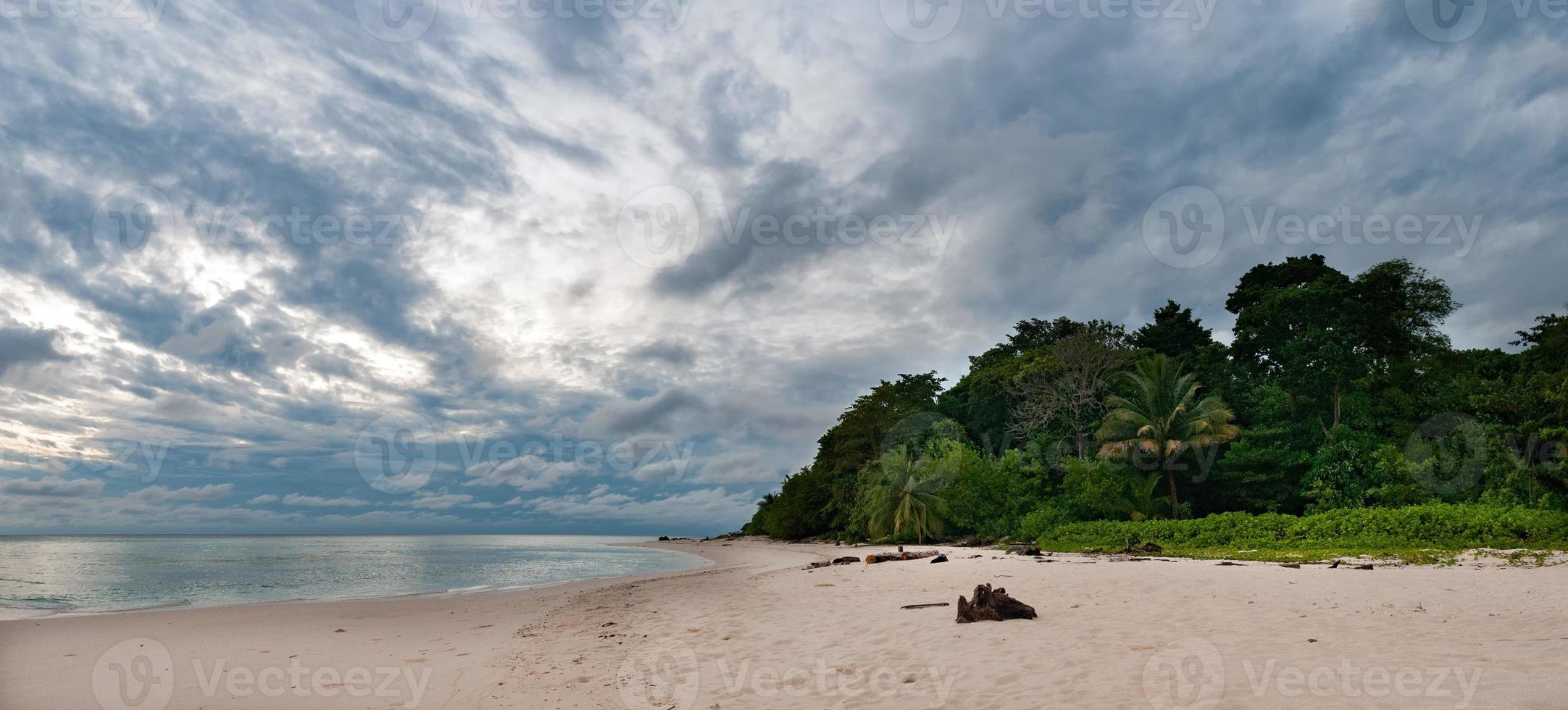 turetle island Sipadan, Borneo, Malaysia Tropical turquoise paradise photo