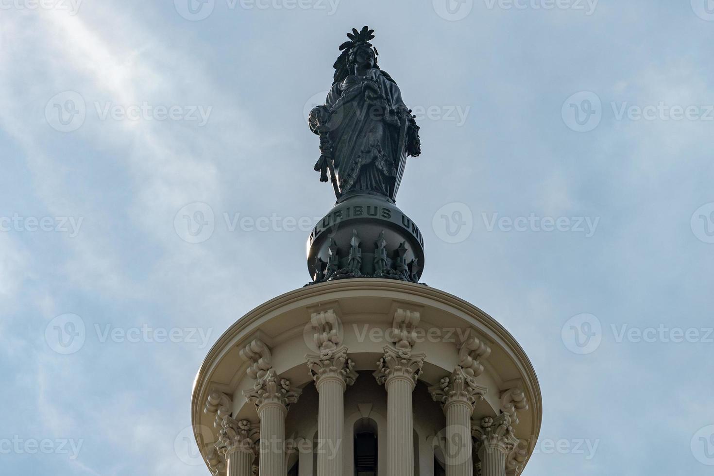 Washington DC Capitol statue e pluribus unum photo