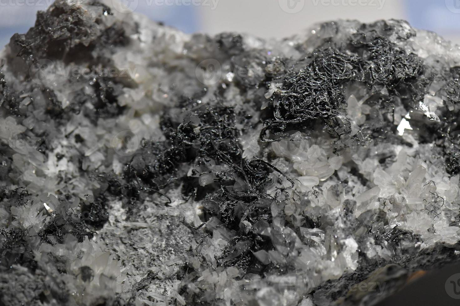 mineral de plata en roca foto