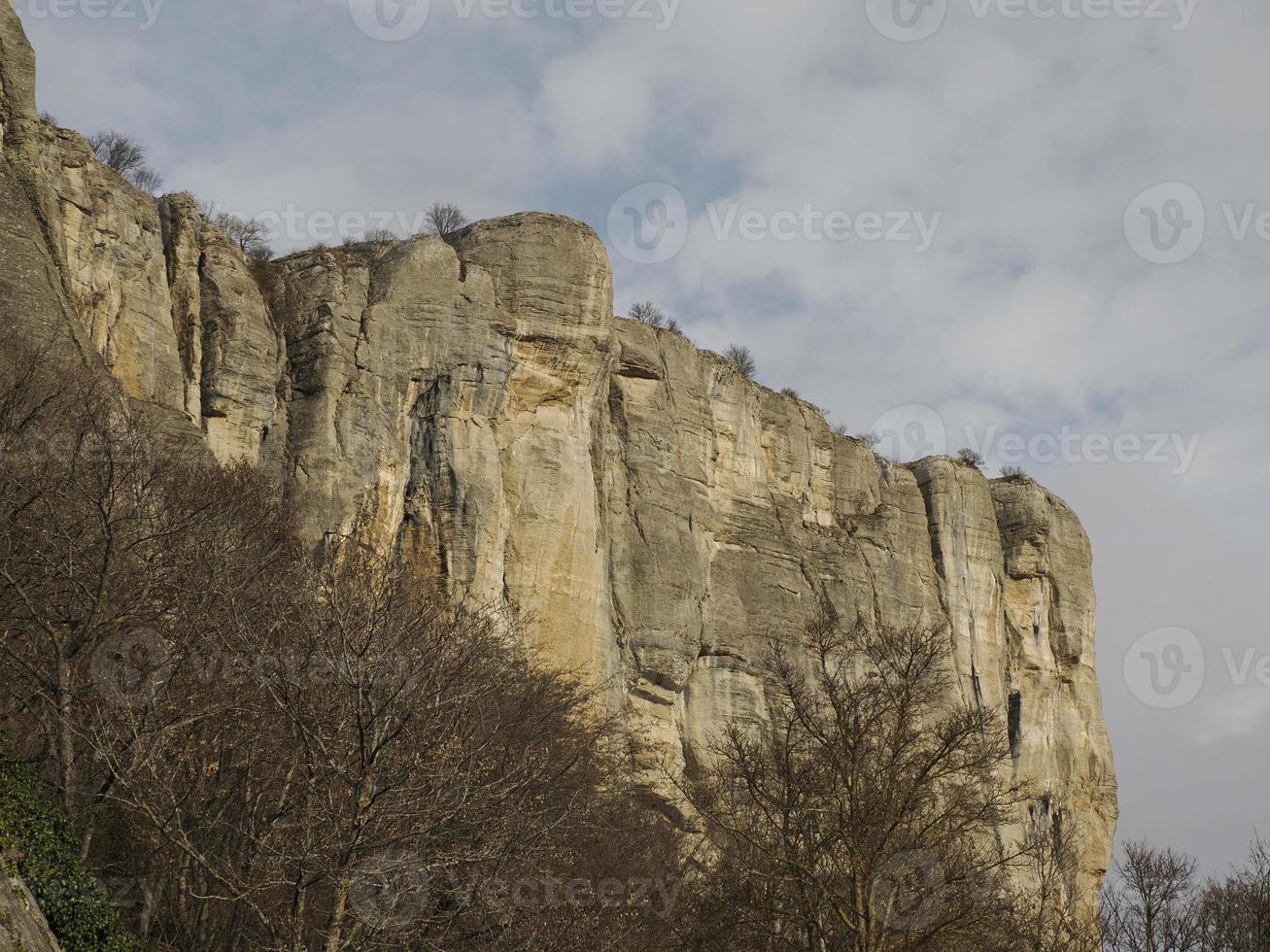 piedra bismantova una formación rocosa en los apeninos toscano-emilianos foto