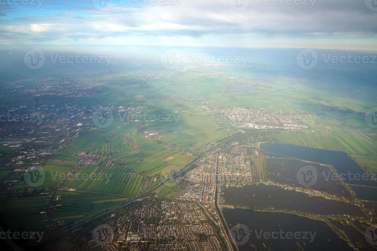 amsterdam campos cultivados panorama aéreo paisaje mientras aterriza foto