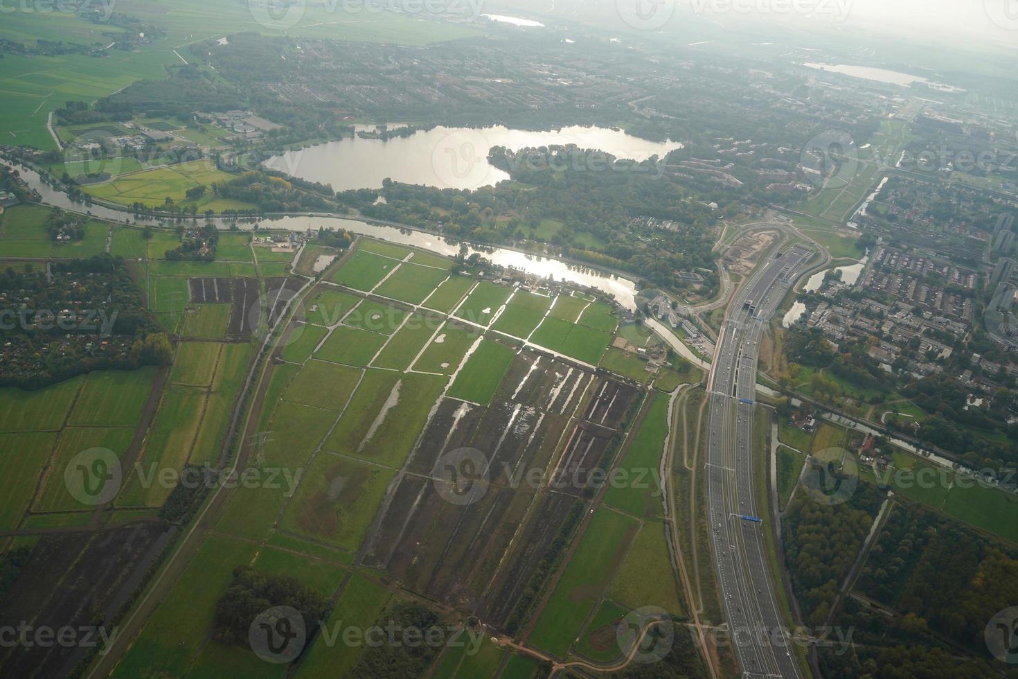 amsterdam canales panorama aéreo paisaje mientras aterriza foto