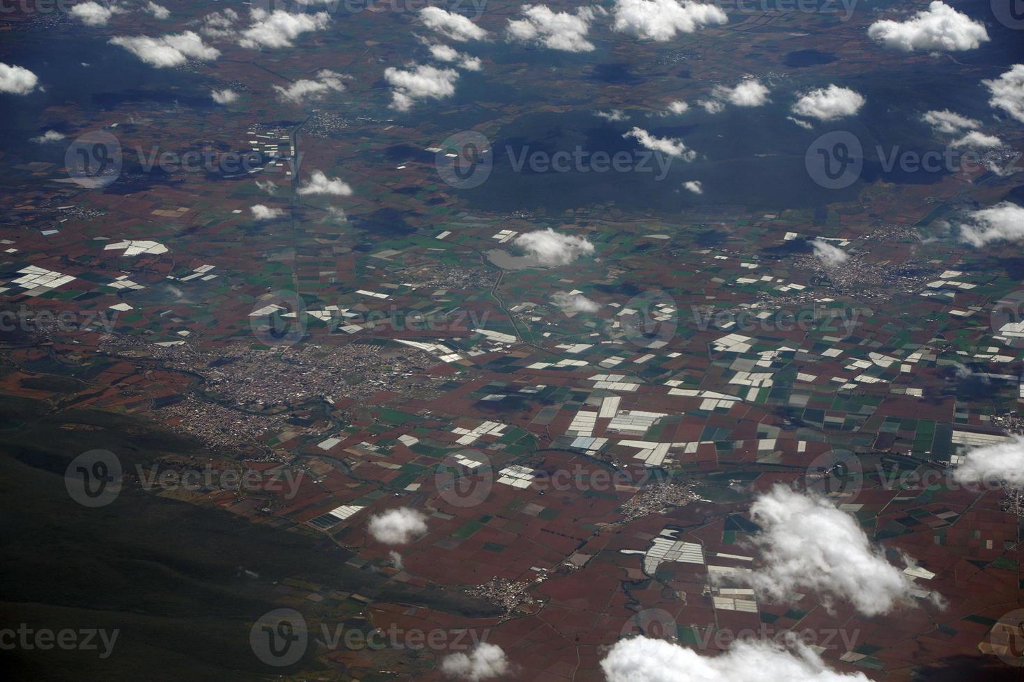 campos cultivados cerca de guadalajara jalisco panorama aéreo paisaje desde avión foto