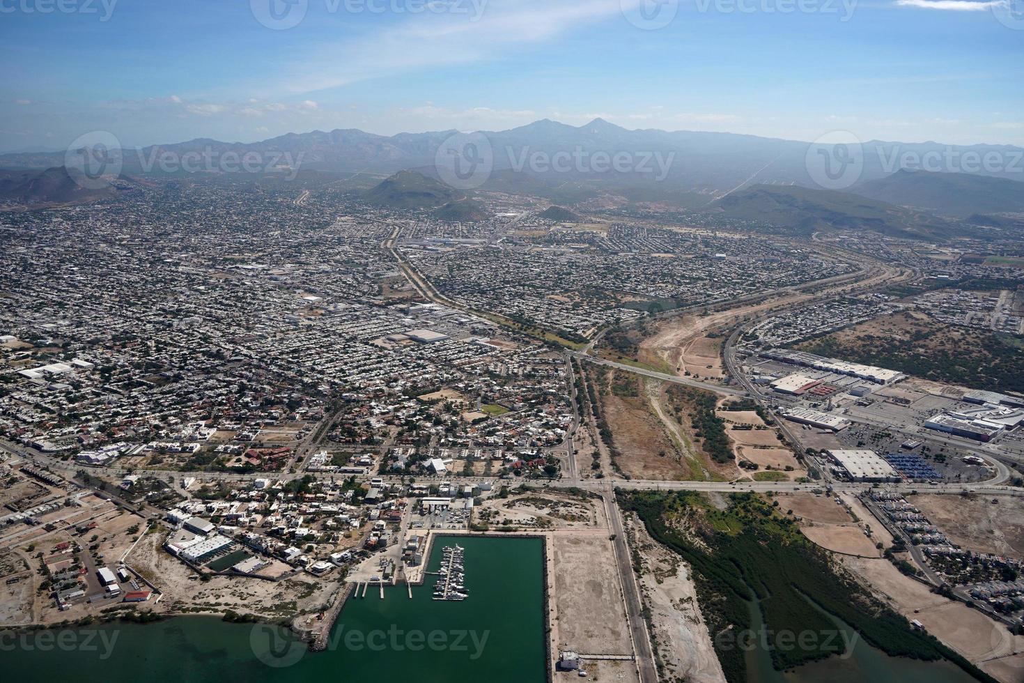 la paz baja california sur mexico panorama aéreo desde avión foto