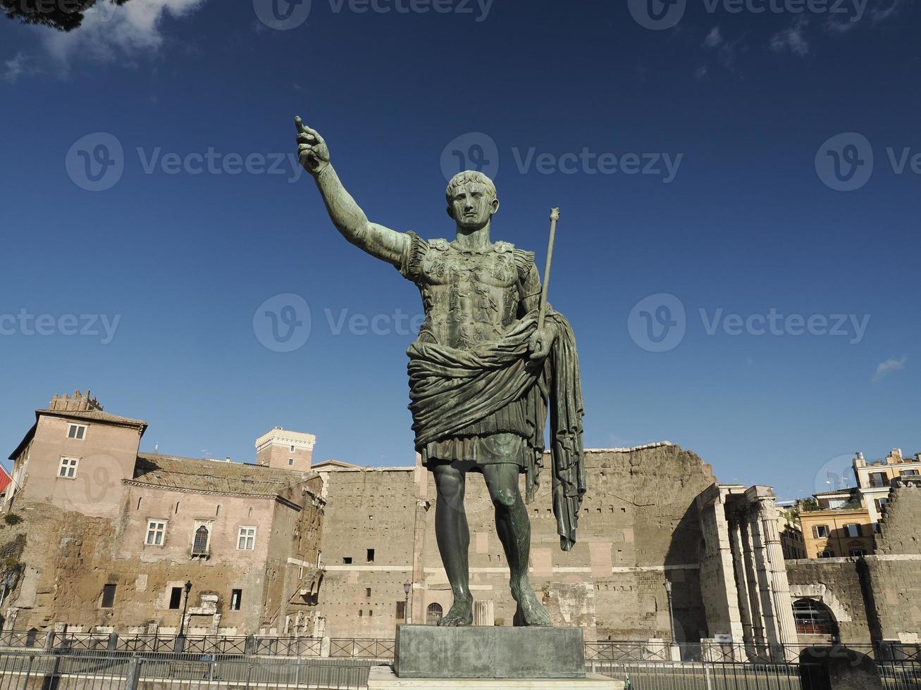 foros imperiales fori imperiali roma edificios en pasarela foto