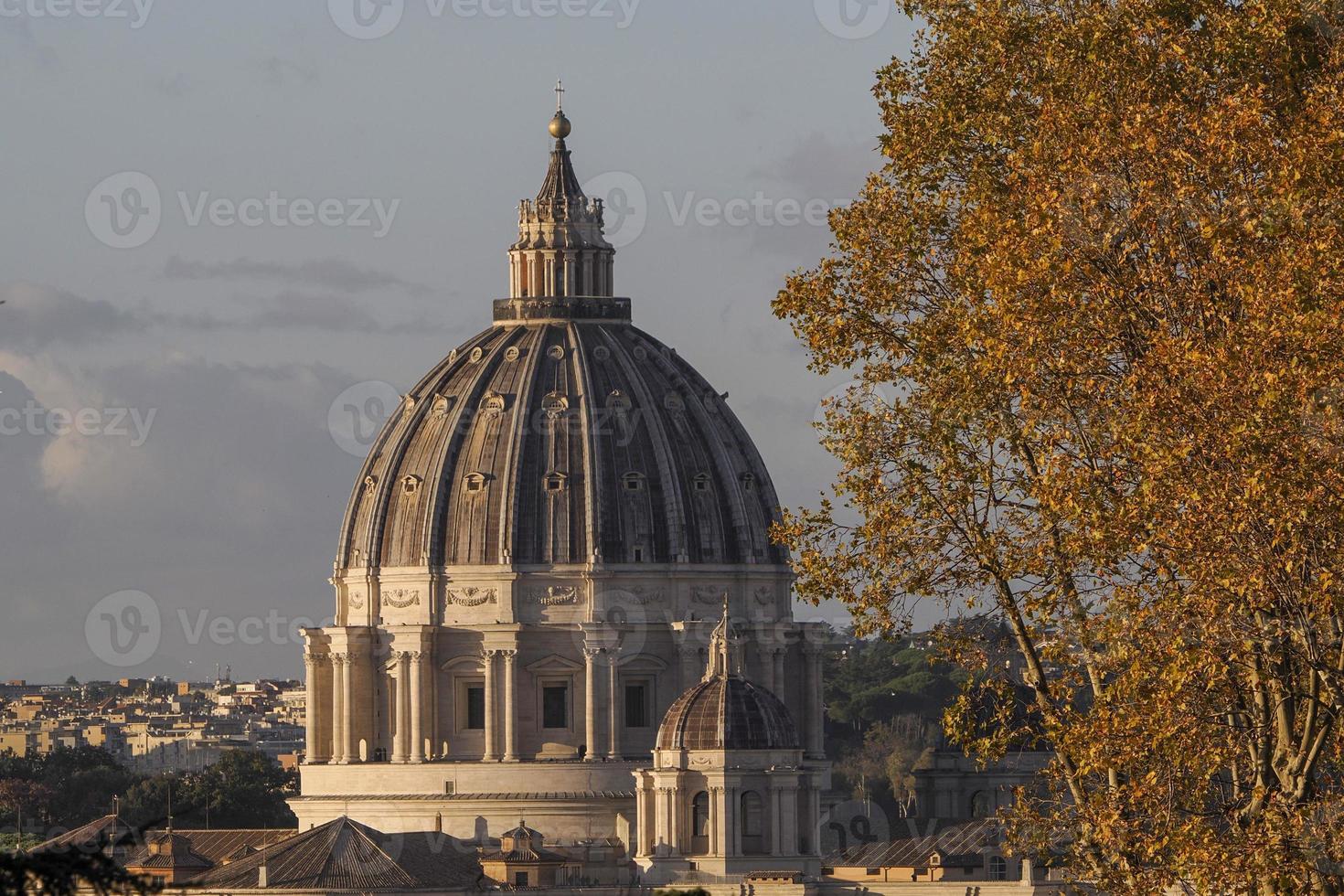 cúpula de la iglesia de san pedro en el vaticano, vista del amanecer desde la colina de gianicolo 17310717 Foto de stock en Vecteezy cúpula de la iglesia de san pedro en el vaticano, vista del amanecer desde la colina de gianicolo 17310717 Foto de stock en Vecteezy