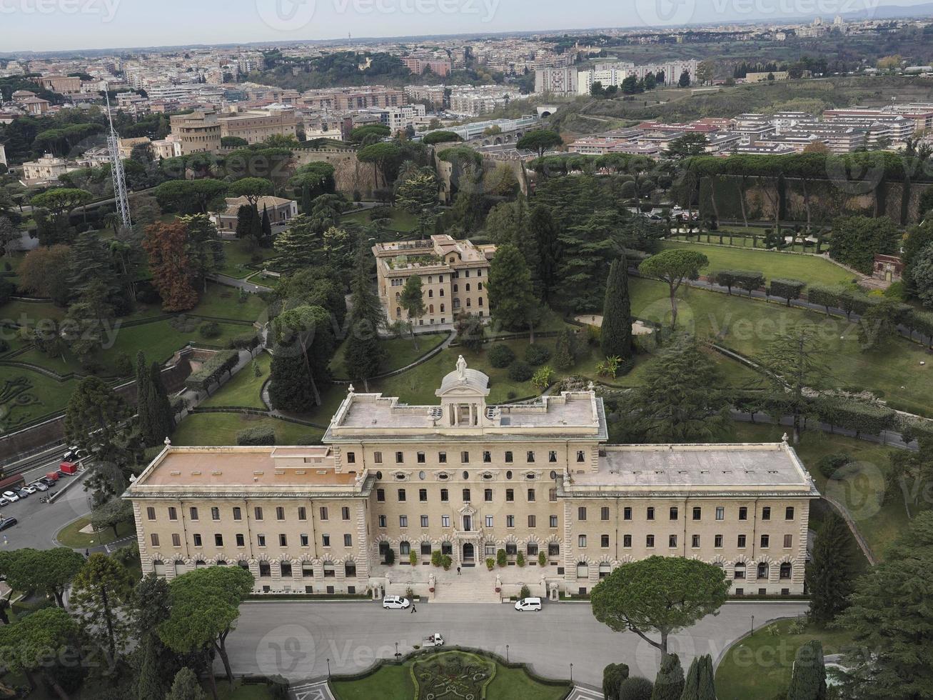 basílica de san pedro roma vista desde la azotea jardines del vaticano foto