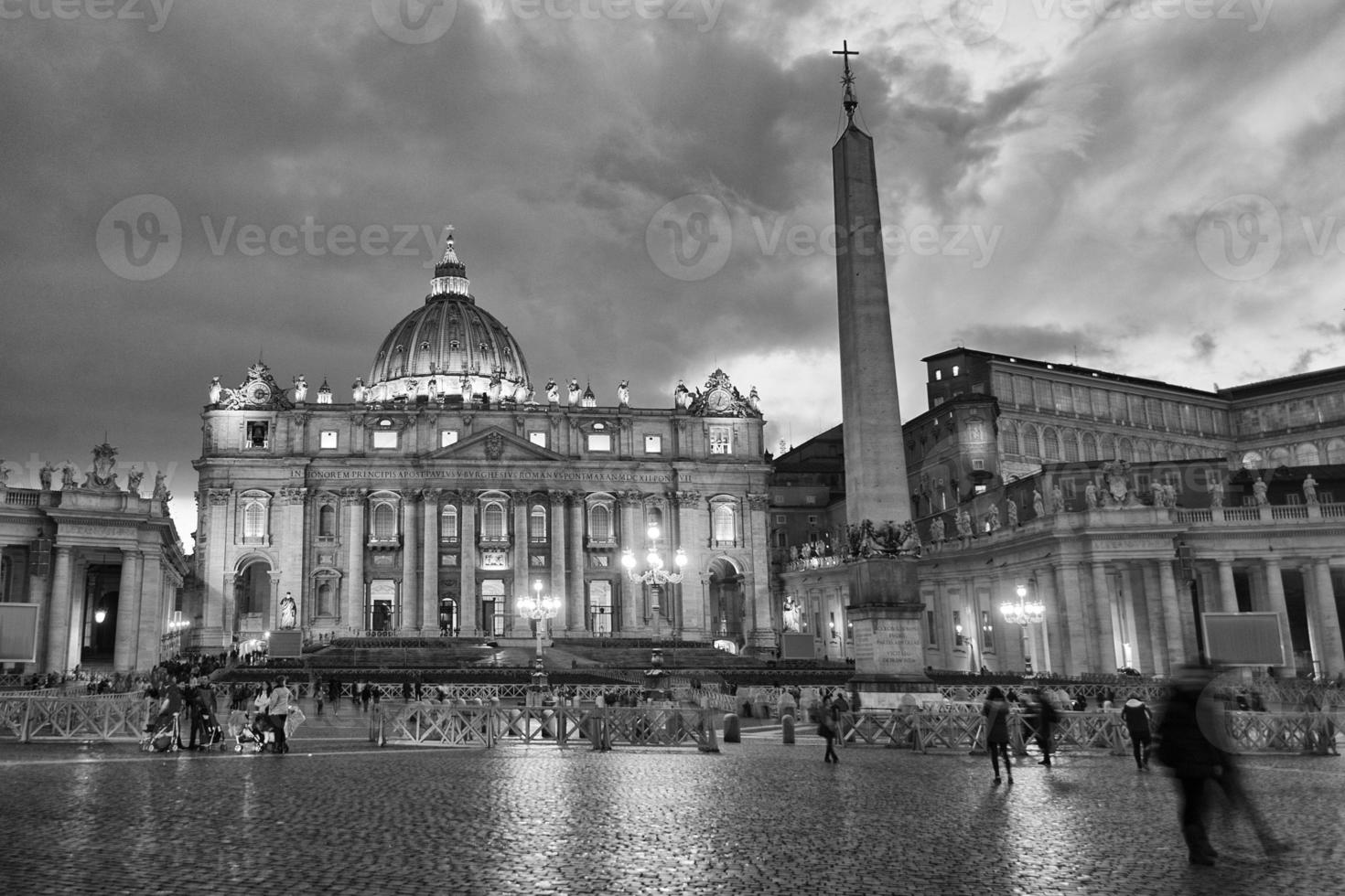 roma vaticano lugar catedral de san pedro en blanco y negro foto