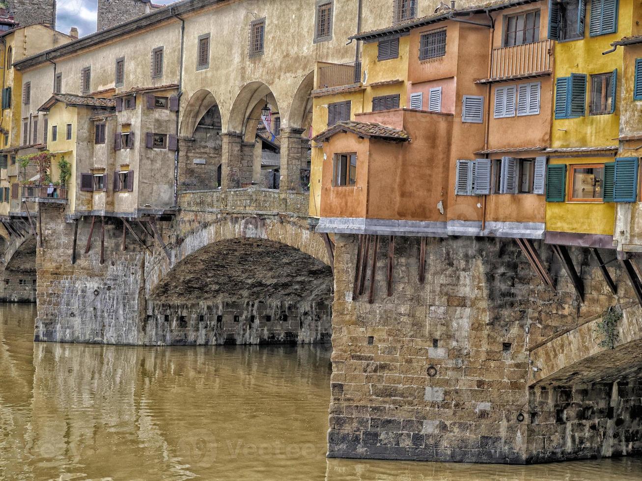 Ponte vecchio bridge arno river florence at sunset view photo