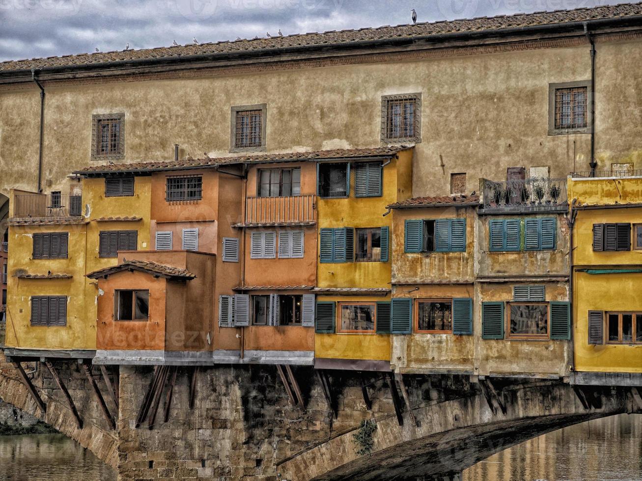 puente ponte vecchio río arno florencia tiendas antiguas foto