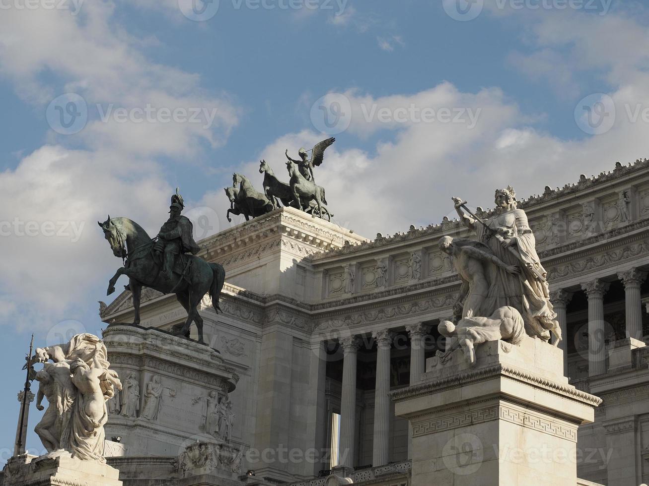 altare della patria roma italia vista en día soleado foto