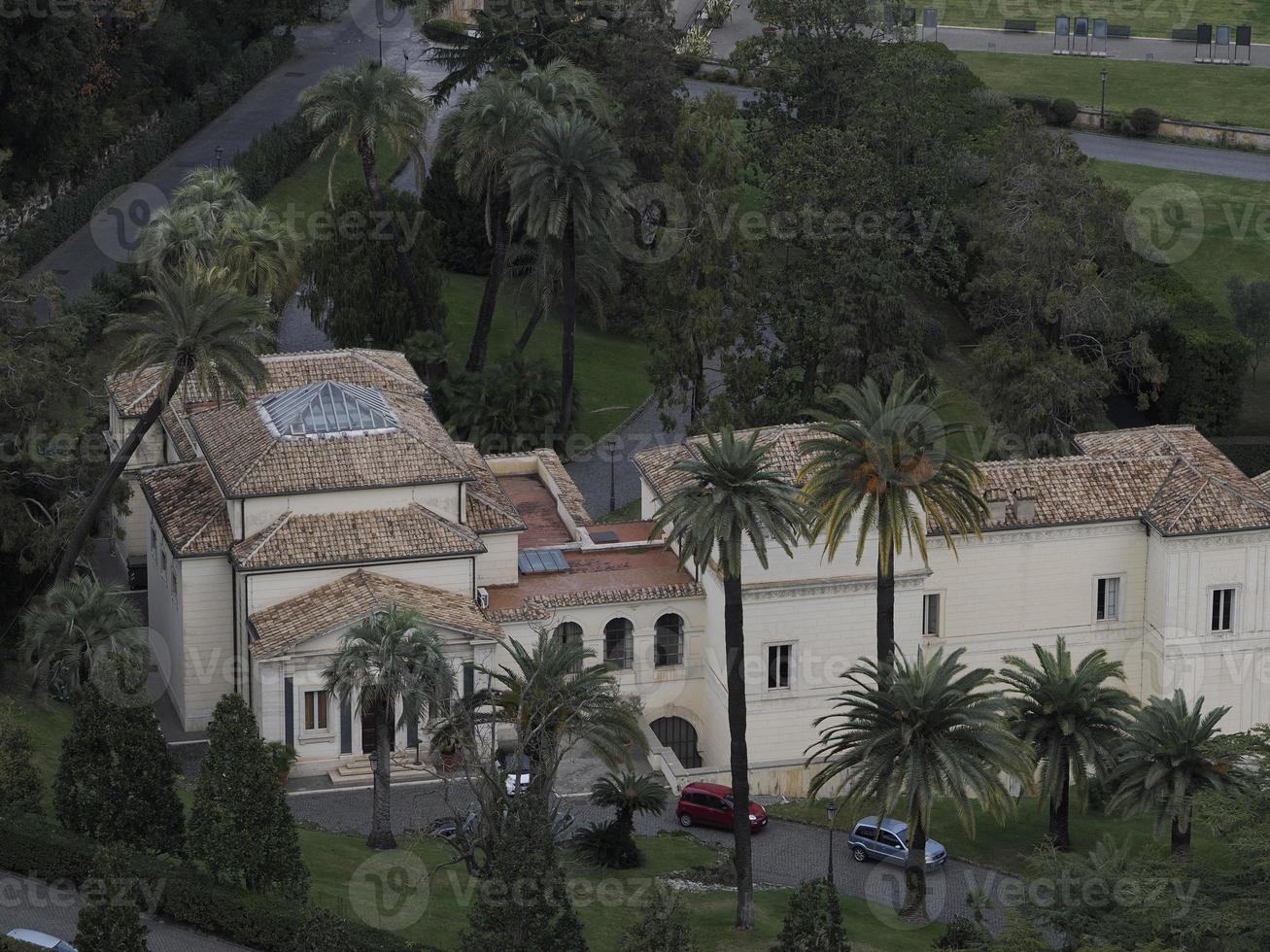 basílica de san pedro roma vista desde la azotea jardines del vaticano foto