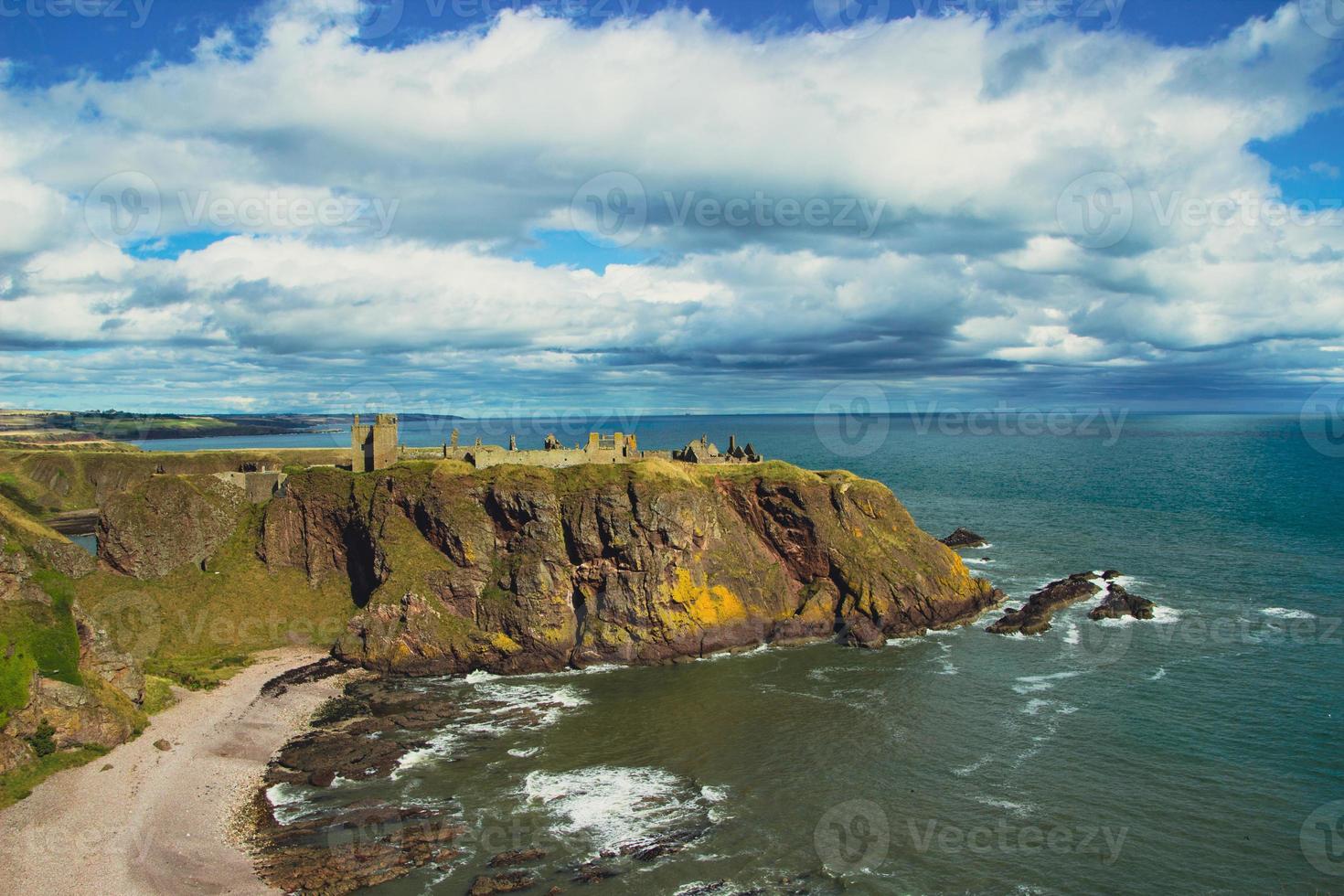 ruinas del castillo de dunnotar, stonehaven, escocia foto