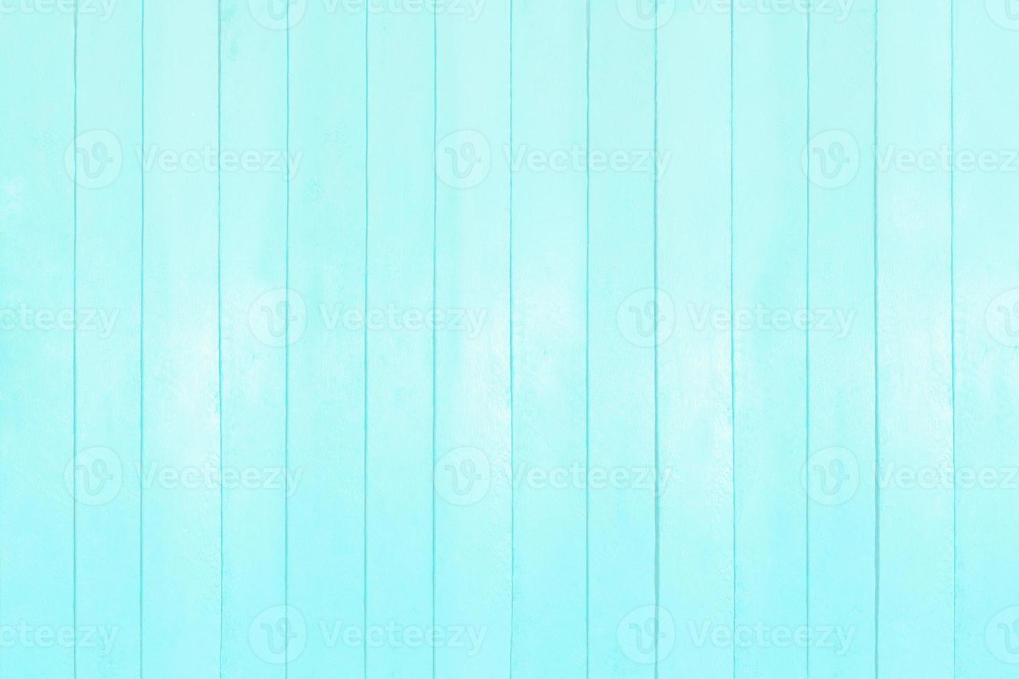 tableros de color azul claro con reflejos, fondo marino. verano primavera. copie el espacio foto