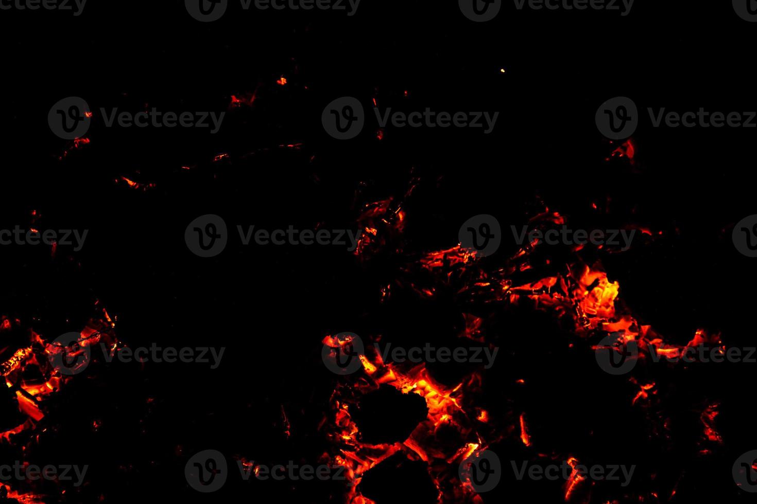 textura de llama de fuego. telón de fondo material en llamas. patrón de efecto de quemado. papel tapiz de fuego y antorcha. telón de fondo de calor y neblina. foto