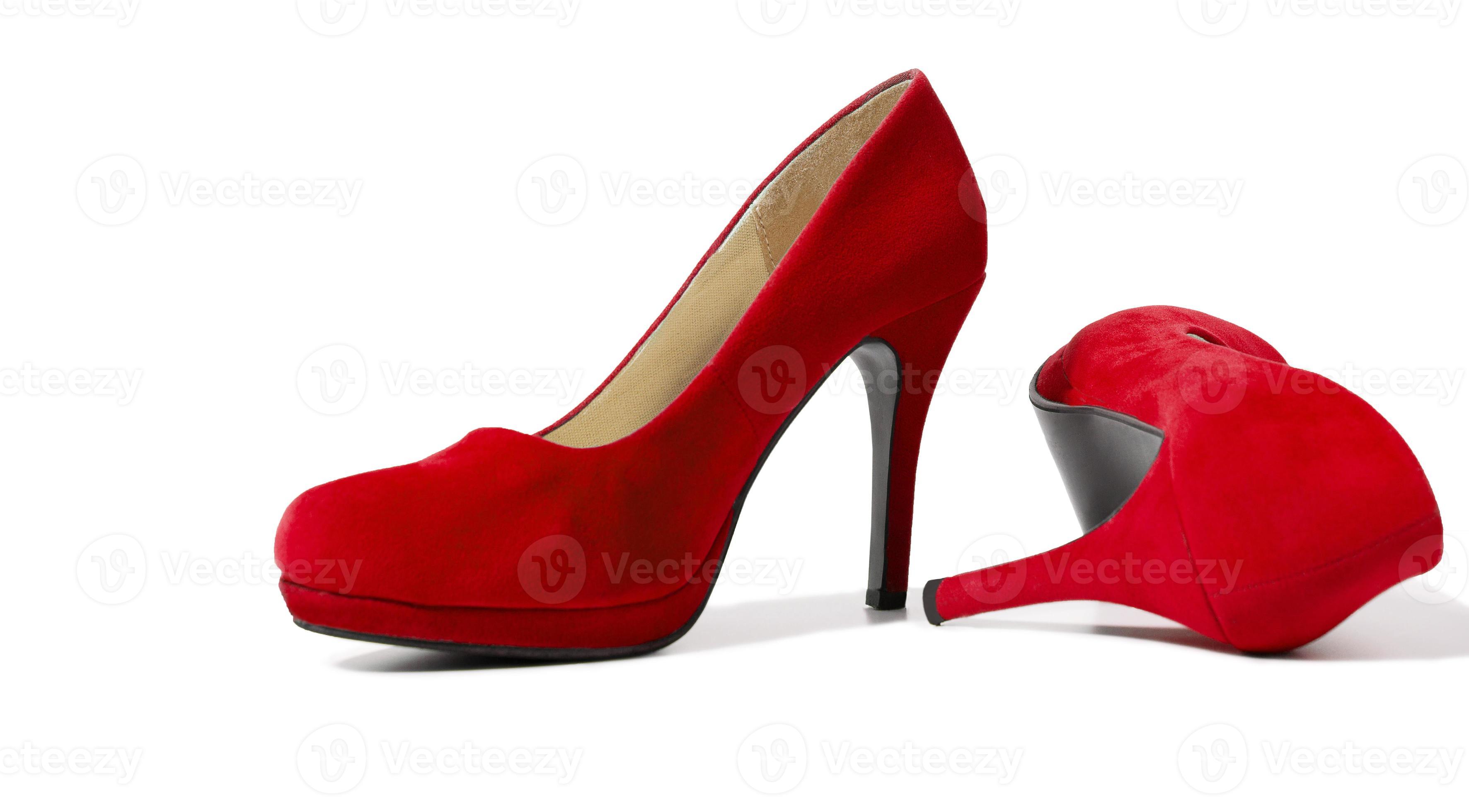 Zapatos de mujer de moda aislados sobre fondo rosa. vista desde arriba.  zapato para mujer. elegante zapato clásico de piel para mujer. zapatos de  mujer de tacón alto sobre fondo rojo.