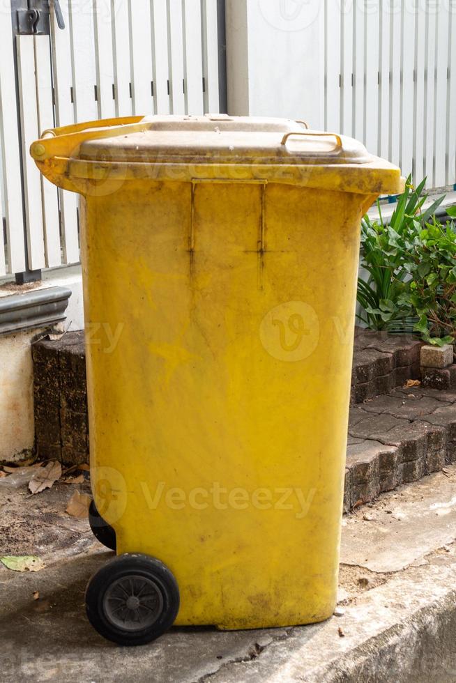 yellow trash can clean dustbin disposal recycling 17343316 Stock Photo
