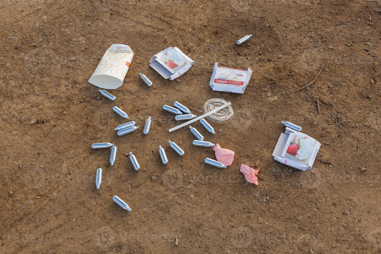 Using nitrous oxide to get high 17360443 Stock Photo at Vecteezy