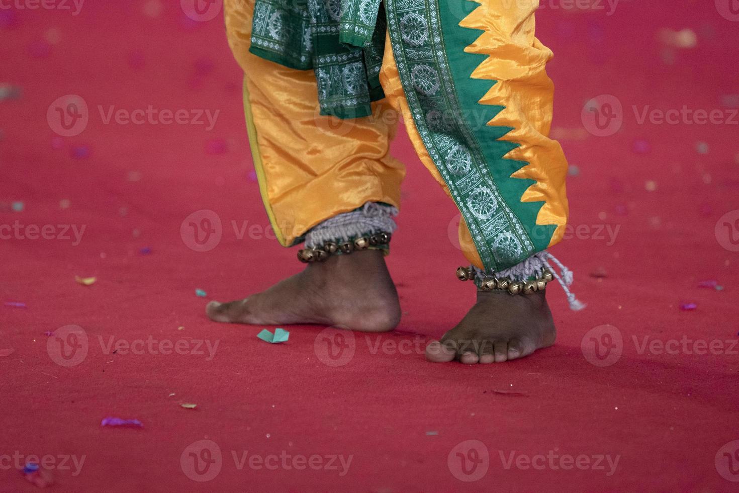 detalle de pie de danza tradicional india foto