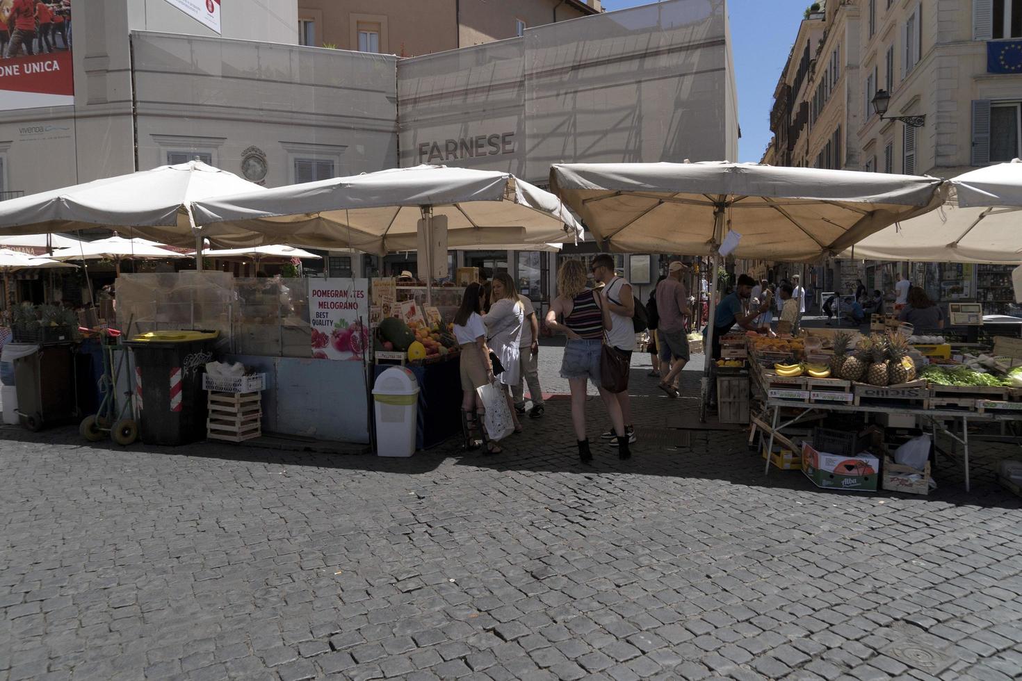 Roma, Italia - 16 de junio de 2019 - Mercado de campo dei fiori foto