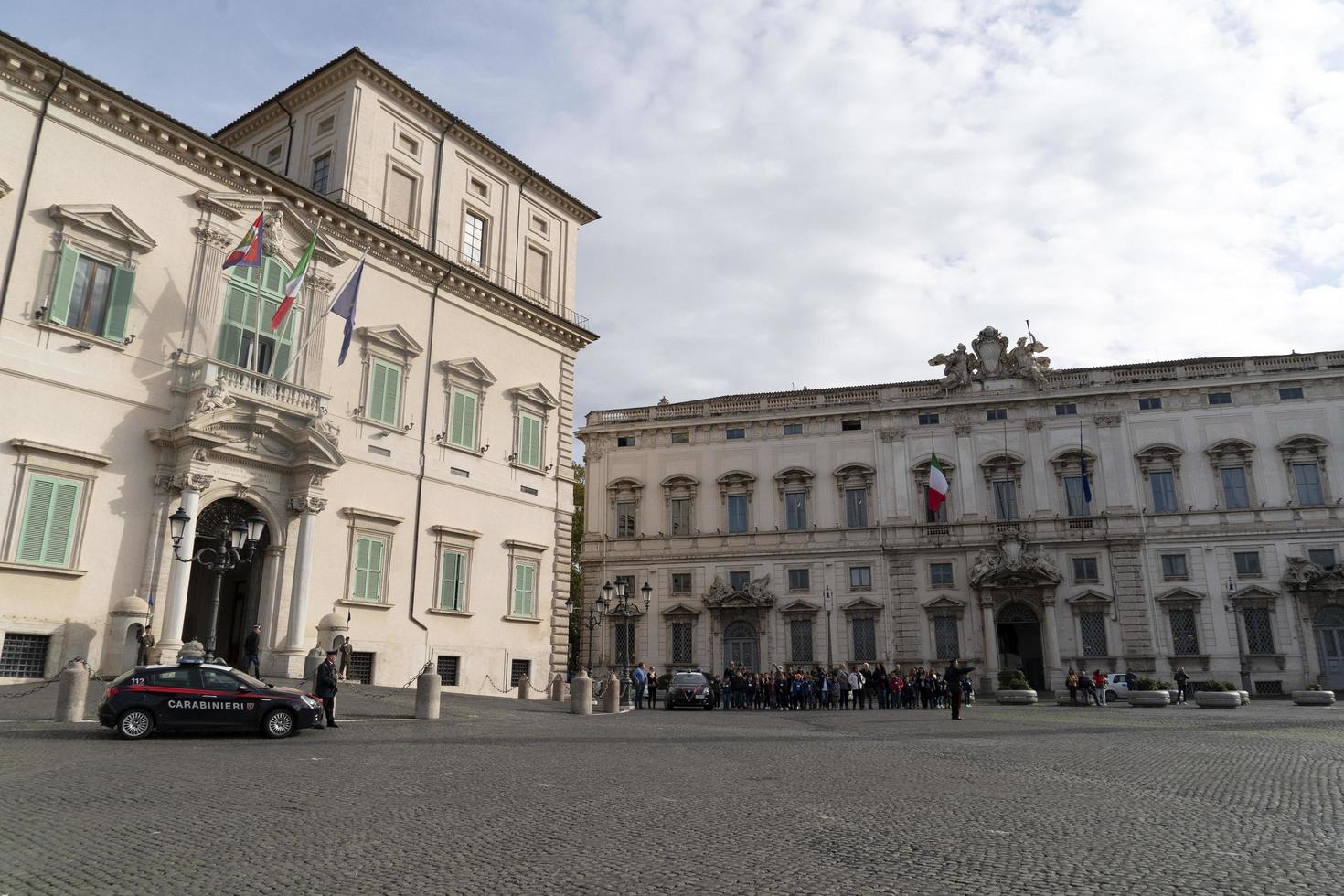 Roma, Italia. 22 de noviembre de 2019 - el presidente sergio mattarella llega al edificio quirinale foto