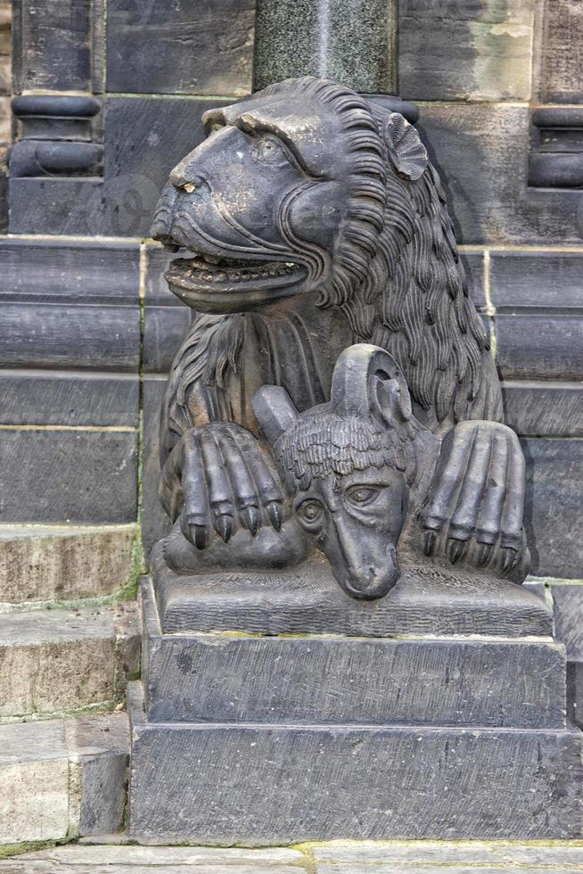 bremen dome statue lion photo