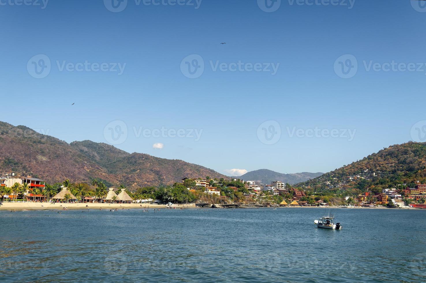 paisaje de playa de zihuatanejo en guerrero foto