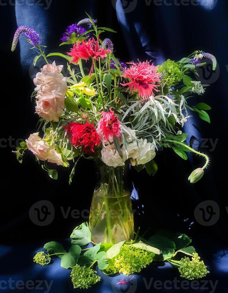 romántico ramo de flores del campo foto