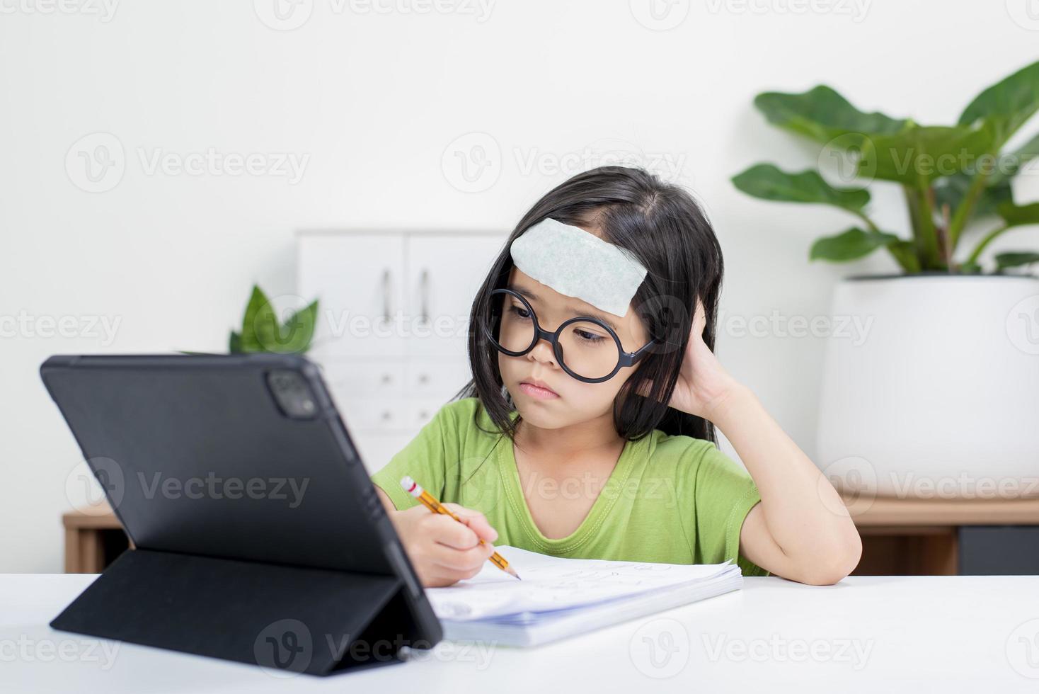 sick little girl e-learning photo