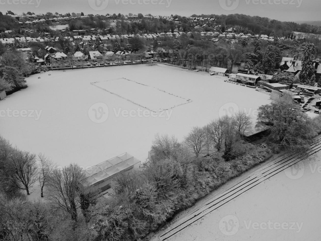 vista de ángulo alto de la ciudad en blanco y negro clásico foto