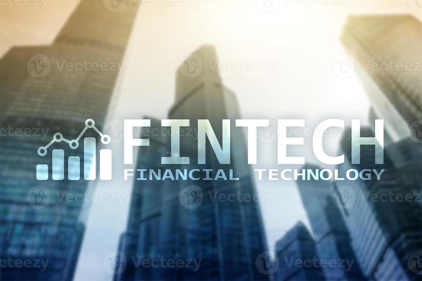fintech: tecnología financiera, negocios globales y tecnología de comunicación de Internet de la información. fondo de rascacielos. concepto de negocio de alta tecnología. foto