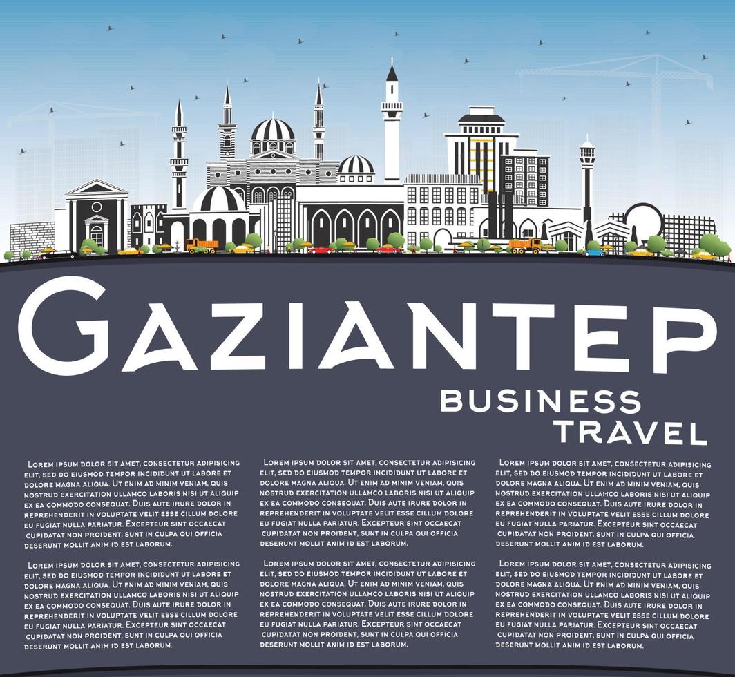el horizonte de la ciudad de gaziantep, turquía, con edificios de colores, cielo azul y espacio para copiar. vector