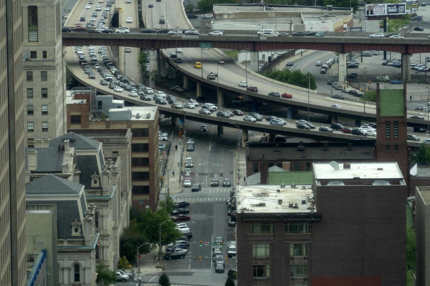 Baltimore, EE.UU. - 25 de abril de 2019 - atasco de tráfico de la ciudad en hora punta foto