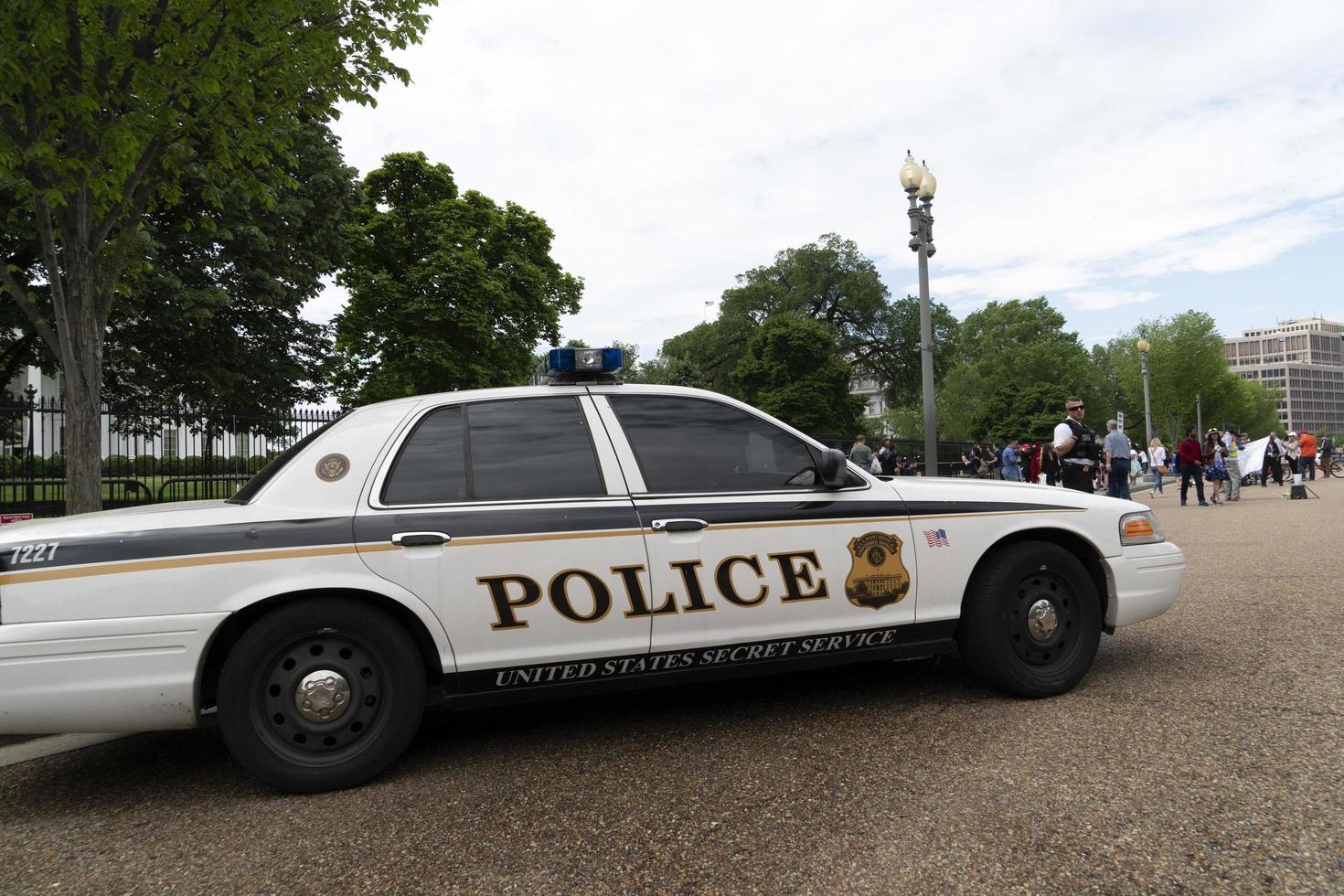 Washington DC, Estados Unidos - 26 de abril de 2019 - manifestación contra Trump en la Casa Blanca foto